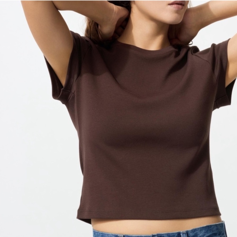 Uniqlo Brown mini Cropped Tee